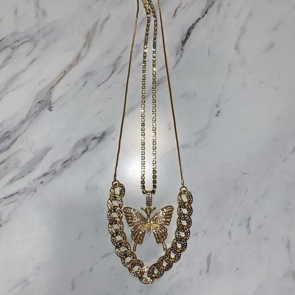 Gold Butterfly Necklace Set ❤️🦋 - Picture 3 of 9